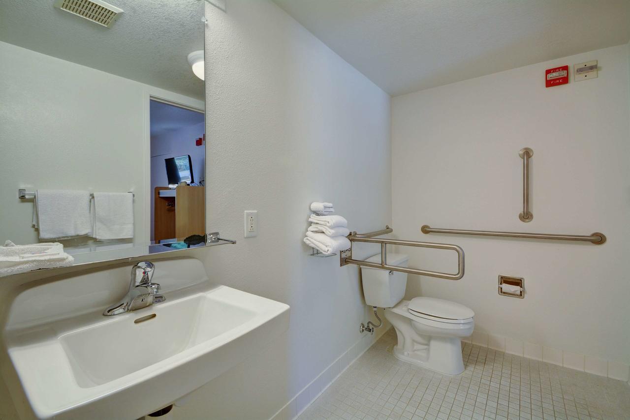 Motel 6-Windsor Locks, Ct - Hartford Ngoại thất bức ảnh
